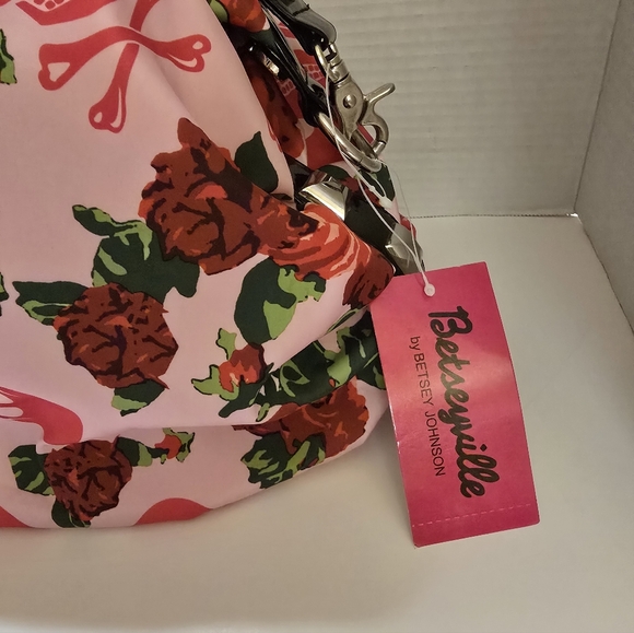 Betseyville Dangerous In Love Pink Hobo  Bag - Picture 14 of 15